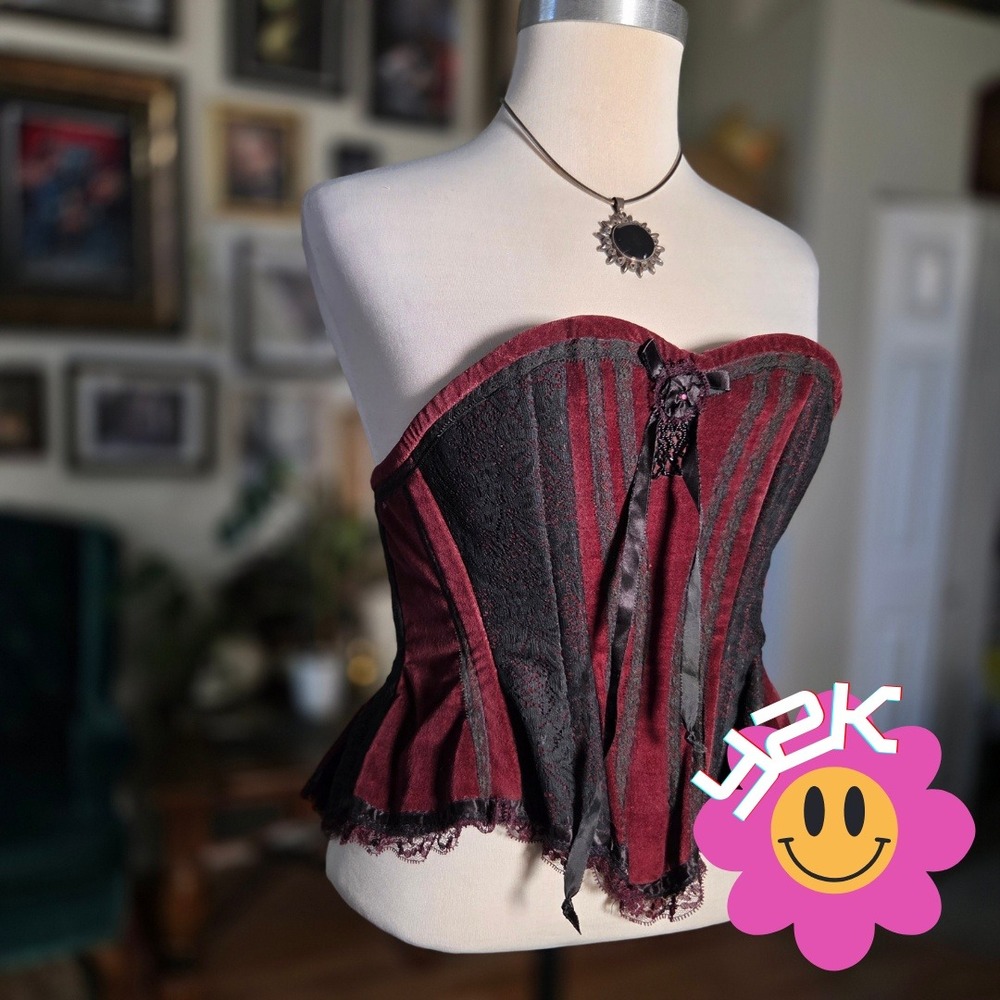 Vintage Y2K Burgundy Velvet and Black Lace Gothic‎ Corset Top Sweetheart Bustier